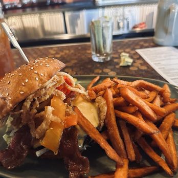 Tavern Hall - Tavern Burger - New American Near Me - Bellevue, Washington