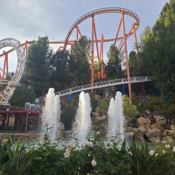 Six Flags Magic Mountain - Fountain - Amusement Parks Near Me - Valencia, California Six Flags Magic Mountain - Fountain - Amusement Parks Near Me - Valencia, California