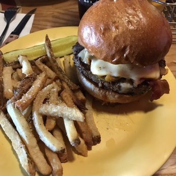Oscar's Pub & Grill - The Big "O" burger - New American Near Me - Milwaukee, Wisconsin