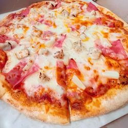 Donairo's Pizza - Got this Hawaiian pizza for my MIL.