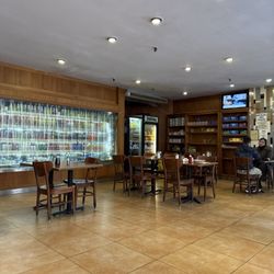 Dining space, beverages