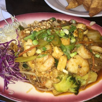 Noodles Etc - Shrimp Pad Tai with extra veggies - Noodles Near Me - Chicago, Illinois