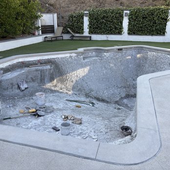 Rainbow Pool Plastering - Building a bench inside - General Contractors Near Me - Santa Clarita, California Rainbow Pool Plastering - Building a bench inside - General Contractors Near Me - Santa Clarita, California