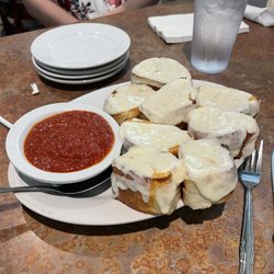 Mama's Italian Restaurant - Cheesy Garlic Bread