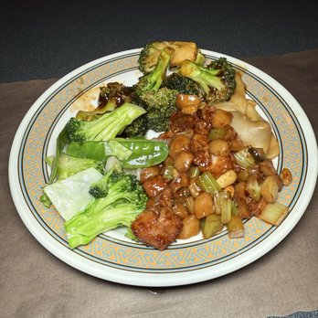 The Great Wall Restaurant - Kung Pao Spicy Chicken and Broccoli from the buffet - Chinese Near Me - Bedford, Massachusetts The Great Wall Restaurant - Kung Pao Spicy Chicken and Broccoli from the buffet - Chinese Near Me - Bedford, Massachusetts