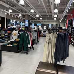 Foot Locker - Clothes/ shoes