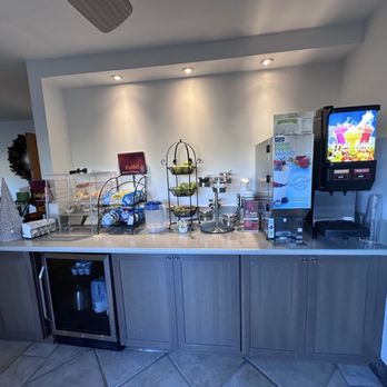 Best Western Plus Monterey Inn - Breakfast bar - Hotels Near Me - Monterey, California