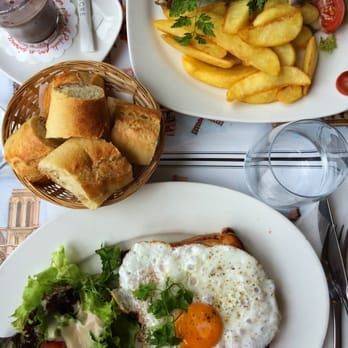 Café de Luna - Croque Madame and confit de canard - Cafes Near Me - Paris, 75 Café de Luna - Croque Madame and confit de canard - Cafes Near Me - Paris, 75