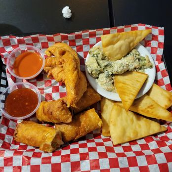 Flavors Kitchen And Cocktails - Appetizer platter, the homemade pita bread for dipping is awesome! - Seafood Near Me - Savannah, Georgia