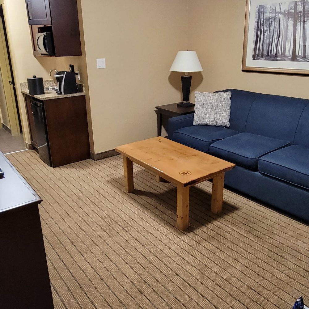 Bayview - Front room - Hotels Near Me - Courtenay, British Columbia