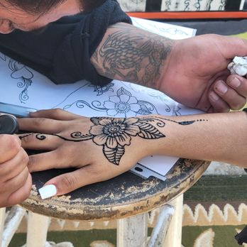 Venice Beach Rentals - Henna Tattoos by Sergio - Bike Rentals Near Me - Venice Beach, California
