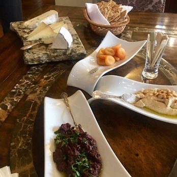 The Canyon Villa - Yummy appetizers - Bed & Breakfast Near Me - Paso Robles, California