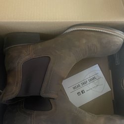 El Potrerito western wear - Ariat brown boots
