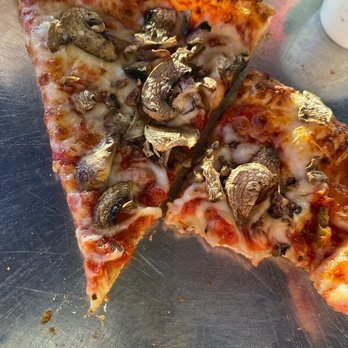 Zzeeks Pizza - Dried up Mushrooms just thrown on top. Yeahhhh - Pizza Near Me - Phoenix, Arizona Zzeeks Pizza - Dried up Mushrooms just thrown on top. Yeahhhh - Pizza Near Me - Phoenix, Arizona