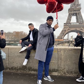 La Tour Eiffel - Photographers charge to take photos with giant red balloons. - Landmarks & Historical Buildings Near Me - Paris, 75 La Tour Eiffel - Photographers charge to take photos with giant red balloons. - Landmarks & Historical Buildings Near Me - Paris, 75