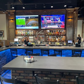 Vero Chicago Pizza - Nice Bar and Awesome atmosphere! - Pizza Near Me - Gilbert, Arizona Vero Chicago Pizza - Nice Bar and Awesome atmosphere! - Pizza Near Me - Gilbert, Arizona