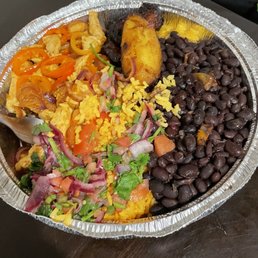 Chicken bowl with plantains
