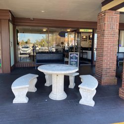 ReVive Nutrition - Outdoor seating