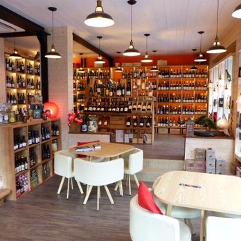 La Part des Anges - Coin dégustation au milieu des vins - Beer, Wine & Spirits Near Me - Pont-Aven, 29