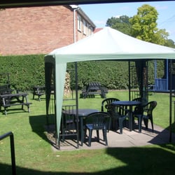 Wheel Inn - Garden summertime