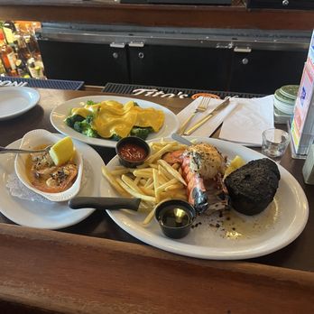 Cliff's Rendezvous Restaurant - Big boy surf & turf side shrimp scampi garlic broc - American Near Me - Riverhead, New York