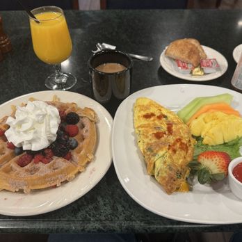 Le Chateau Garden Bistro - Dumb fire Churro Waffle!!! And build your own omelette - New American Near Me - Costa Mesa, California