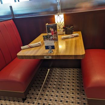 Silver Diner - booth - Diners Near Me - Chantilly, Virginia