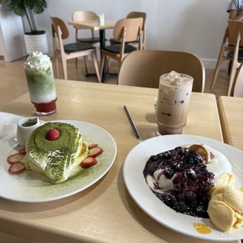 Fluffy Fluffy - Matcha Tiramisu Pancake Blueberry Cheese Pancake - Breakfast & Brunch Near Me - Miami, Florida