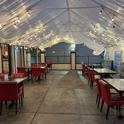 Tasty Pot - Outdoor dining patio