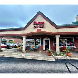Daddio's Diner - Outside Daddio's Diner .  134 W Wilson St, Batavia, IL  Old Style AmericanBrunch Place . Cool!