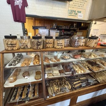 Enrico Biscotti - Full Display of Baked Goods but Hidden Employees - Bakeries Near Me - Pittsburgh, Pennsylvania