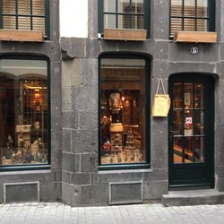 Nussknacker-Haus - Front of shop