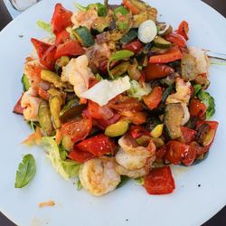 Zum Aloisius - Mixed salad with grilled prawns, peppers, zucchini.