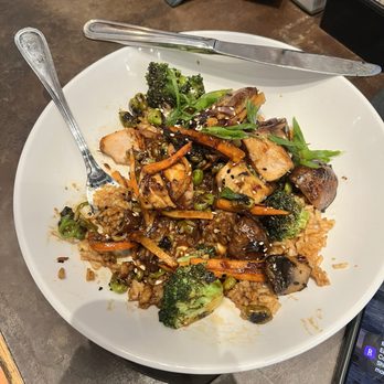 The Exchange Pub + Kitchen - Verlasso Salmon Bowl - Gastropubs Near Me - New Albany, Indiana