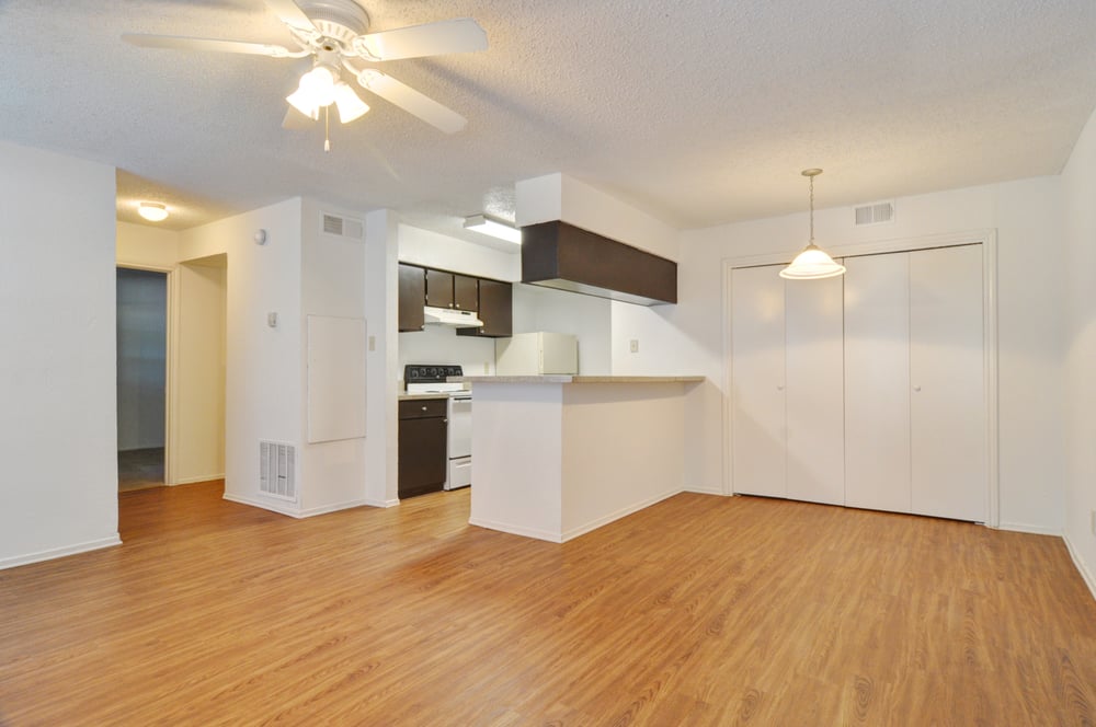 PIONEER CROSSING APARTMENTS 34 Photos 2053 Estrada Pkwy, Irving