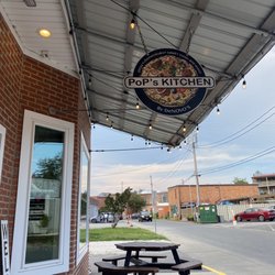 Pop's Kitchen - Front entrance