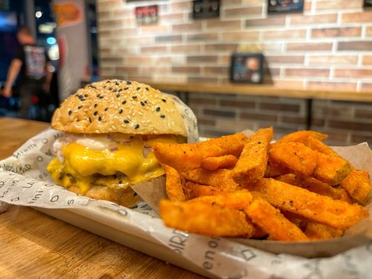 La Birra Bar (Burgers) - Wynwood by null