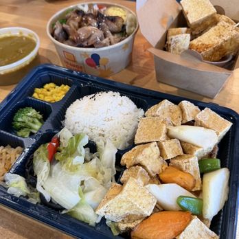 Orange Square - B07. Flavored Curry Tofu Square (Veggie), chicken bowl, tofu cubes - Asian Fusion Near Me - Milpitas, California Orange Square - B07. Flavored Curry Tofu Square (Veggie), chicken bowl, tofu cubes - Asian Fusion Near Me - Milpitas, California