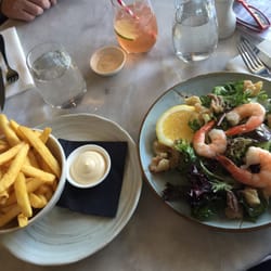 Sierra Tango - Fries & prawn calamari salad
