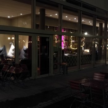 FAMI - Das Ambiente hinter der Glasfassade wirkt einladend - Italian Near Me - Munich, BY FAMI - Das Ambiente hinter der Glasfassade wirkt einladend - Italian Near Me - Munich, BY