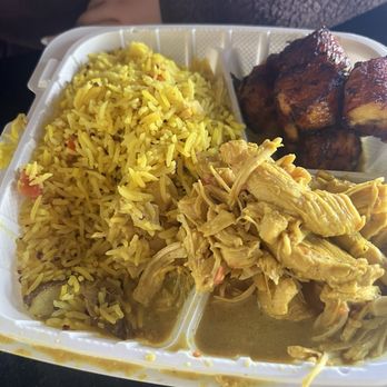 Flavors Express - Curry chicken, plantains and saffron rice - African Near Me - San Diego, California