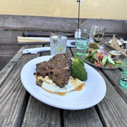 Charlotte's Tavern - Meatloaf,garlic mashed potatoes and broccoli... fried chicken