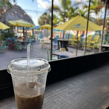 Mojo Risin’ - White chocolate Siesta Coconut Mocha - 20 oz - Coffee & Tea Near Me - Sarasota, Florida