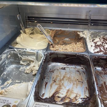 Venchi - It was selling out fast, but don't worry they had more. - Ice Cream & Frozen Yogurt Near Me - Florence, FI