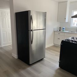 Lees Appliances - Stainless steel refrigerator