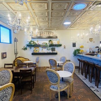 FeelLove Coffee Snow Canyon - Seating and Decor - Coffee & Tea Near Me - Ivins, Utah