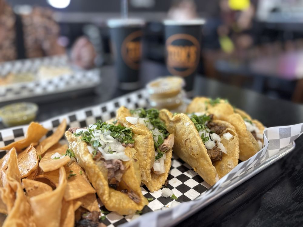 Tom's Tailgate — Mexican restaurant in La Mirada