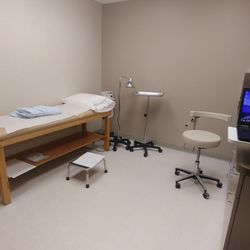 Advanced Dermatology Associates - Exam room