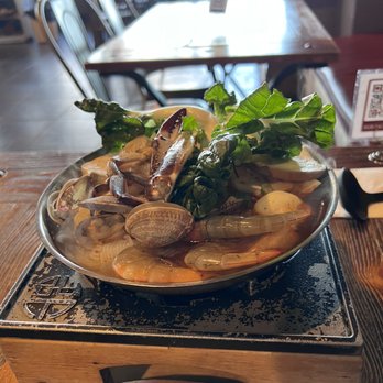 Boiling Avenue - Seafood Deluxe - Hot Pot Near Me - Sacramento, California