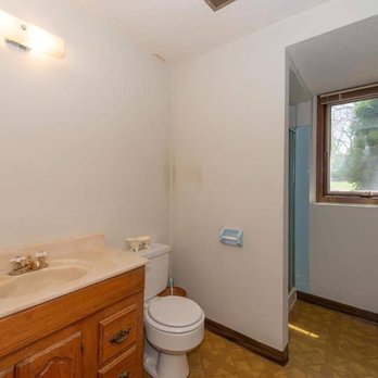 Mosaic Services - Before shot of nasty bathroom - Handyman Near Me - Burnsville, Minnesota Mosaic Services - Before shot of nasty bathroom - Handyman Near Me - Burnsville, Minnesota